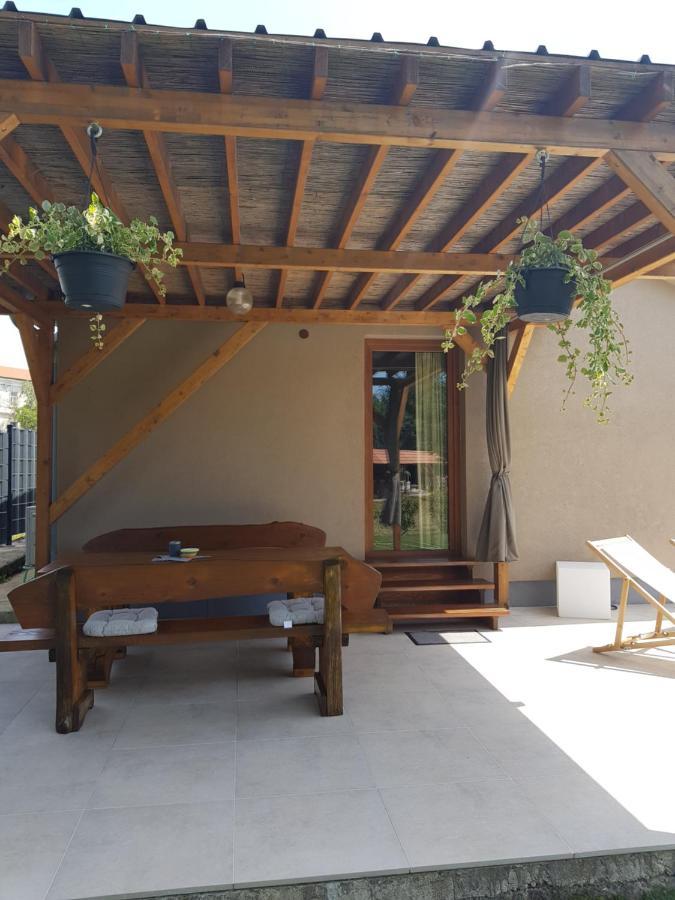 Guest House Flora 파진 외부 사진