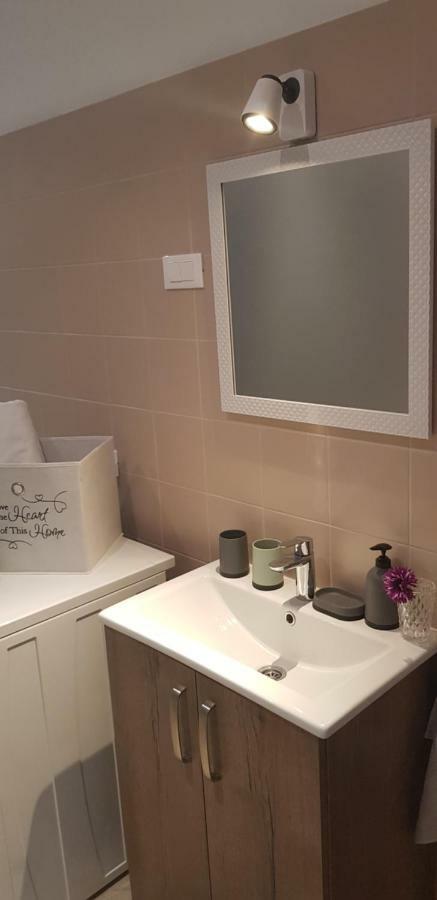 Guest House Flora 파진 외부 사진
